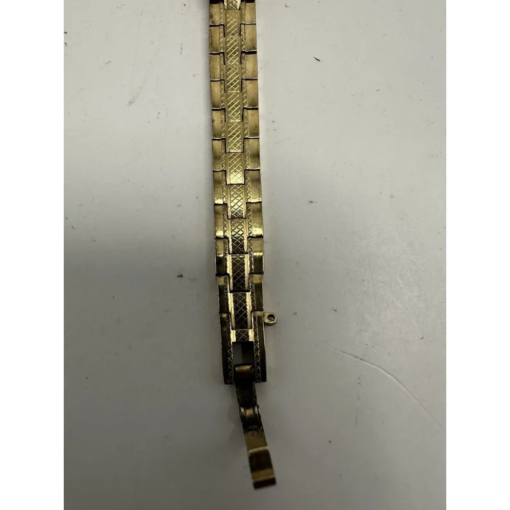 Caravelle N9 1979 Ladies Manual Wind Watch Works 17MM 6.25